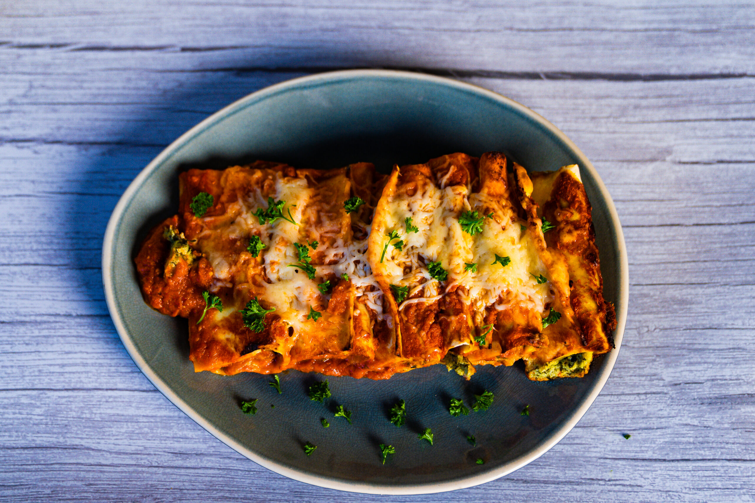 Cannelloni met spinazie, ricotta en tomatensaus