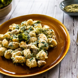 Gnocchi met kruidenkaas, spinazie, champignons en broccoli