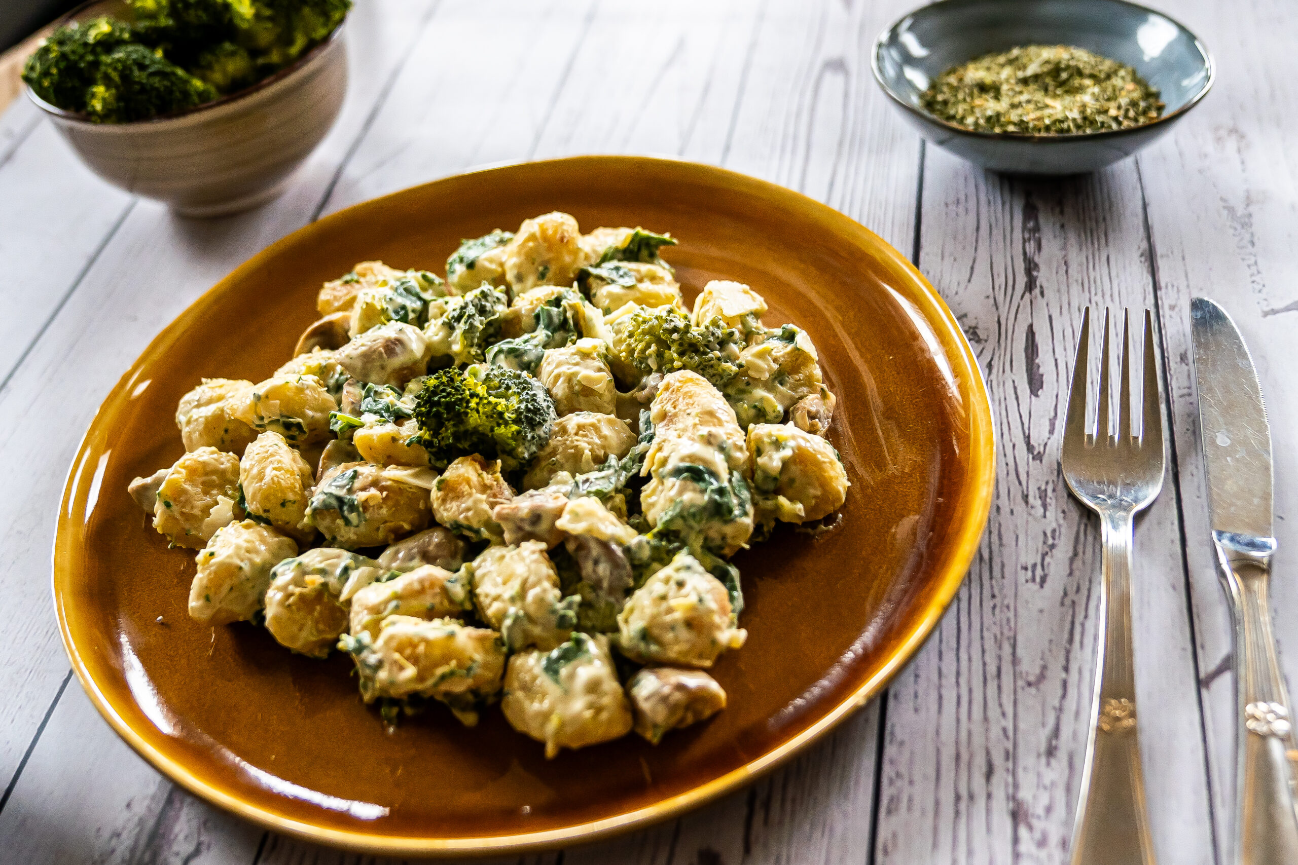 Gnocchi met kruidenkaas, spinazie, broccoli en champignons