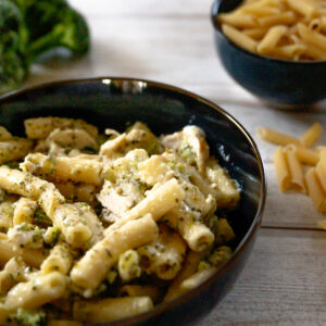 Pasta Alfredo (kip, broccoli en parmezaan)