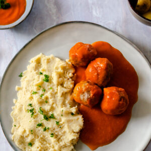 Balletjes in tomatensaus met puree